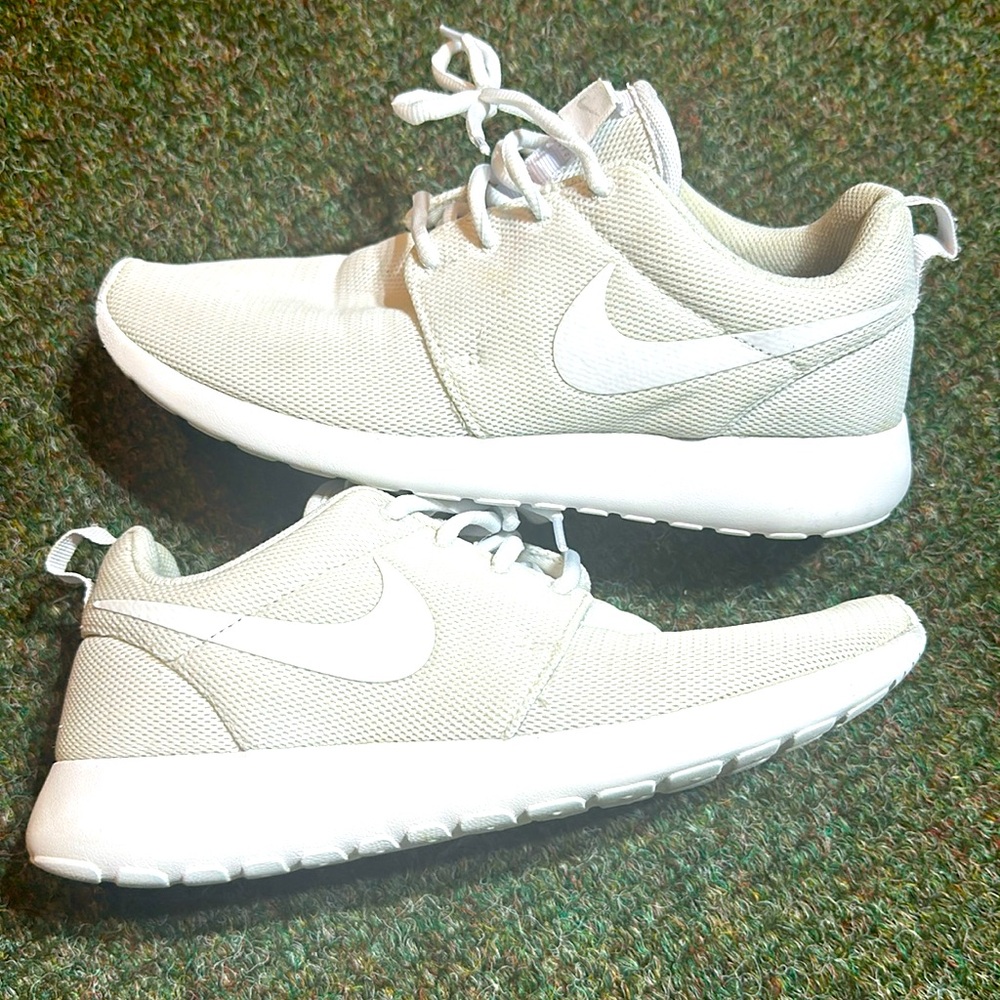 Nike Roshe One Triple White